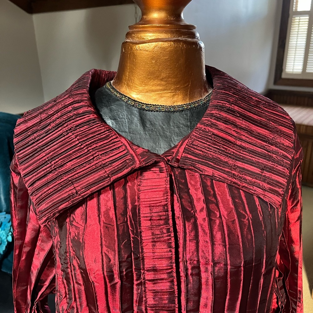 Sexy knee length pleated pouf dress.